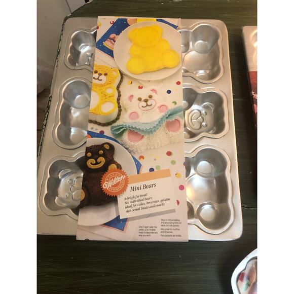 Wilton NEW Vintage Cake Pan Bundle - Gingerbread, Bunnies, Shells, Bears, Hearts - Picture 7 of 8